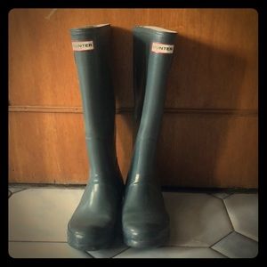 Hunter rain boots grey size 7